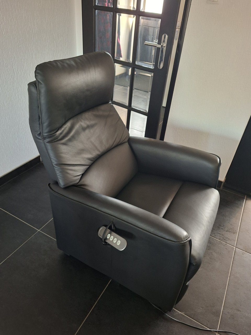 Prachtige lederen relax stoel kleur zwart
