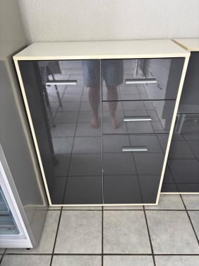 2 kastjes waaronder 1 schoenenkast