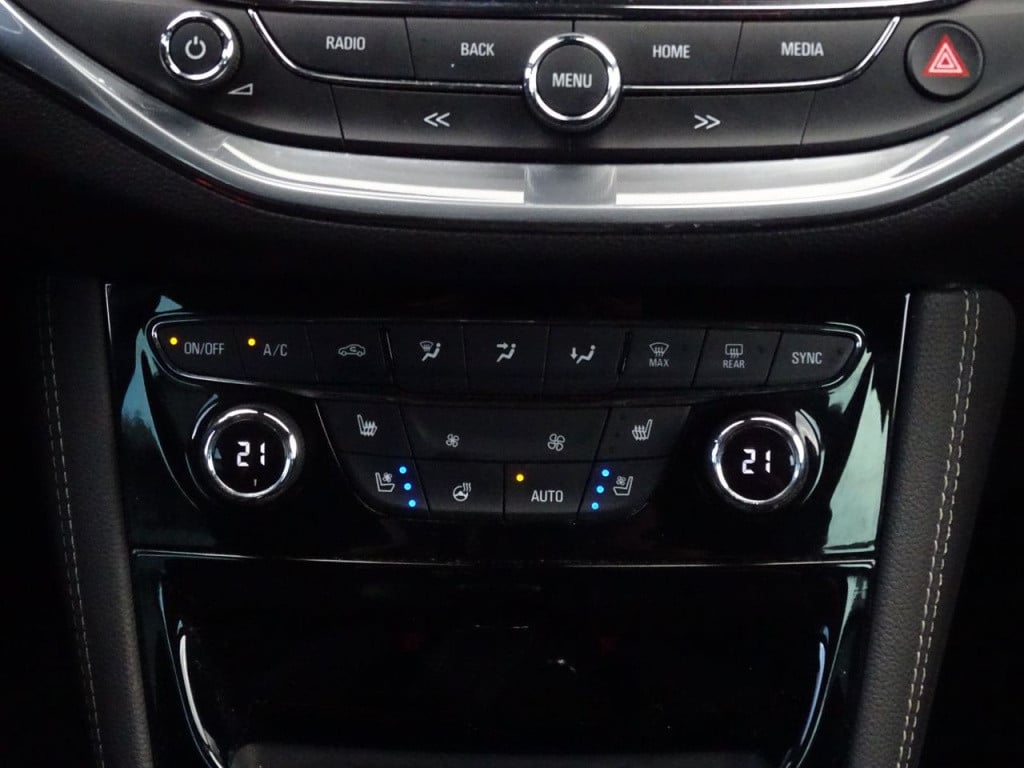 Opel Astra 1.4 innovation stoel-&stuurverwarming | massage stoel | navi