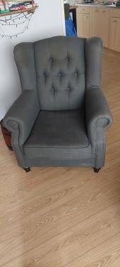 Atraciet grijze oor-fauteuil