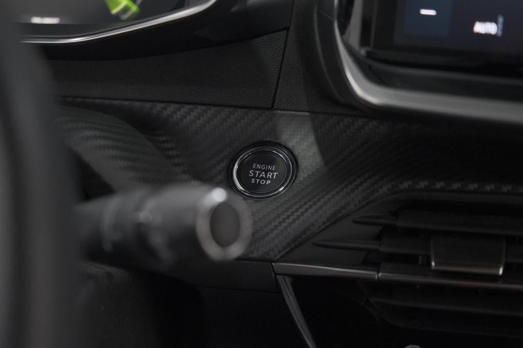 Peugeot 2008 puretech 130 eat8 gt | camera | apple carplay | parkeersensore