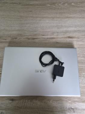 Asus laptop 17 inch FHD,