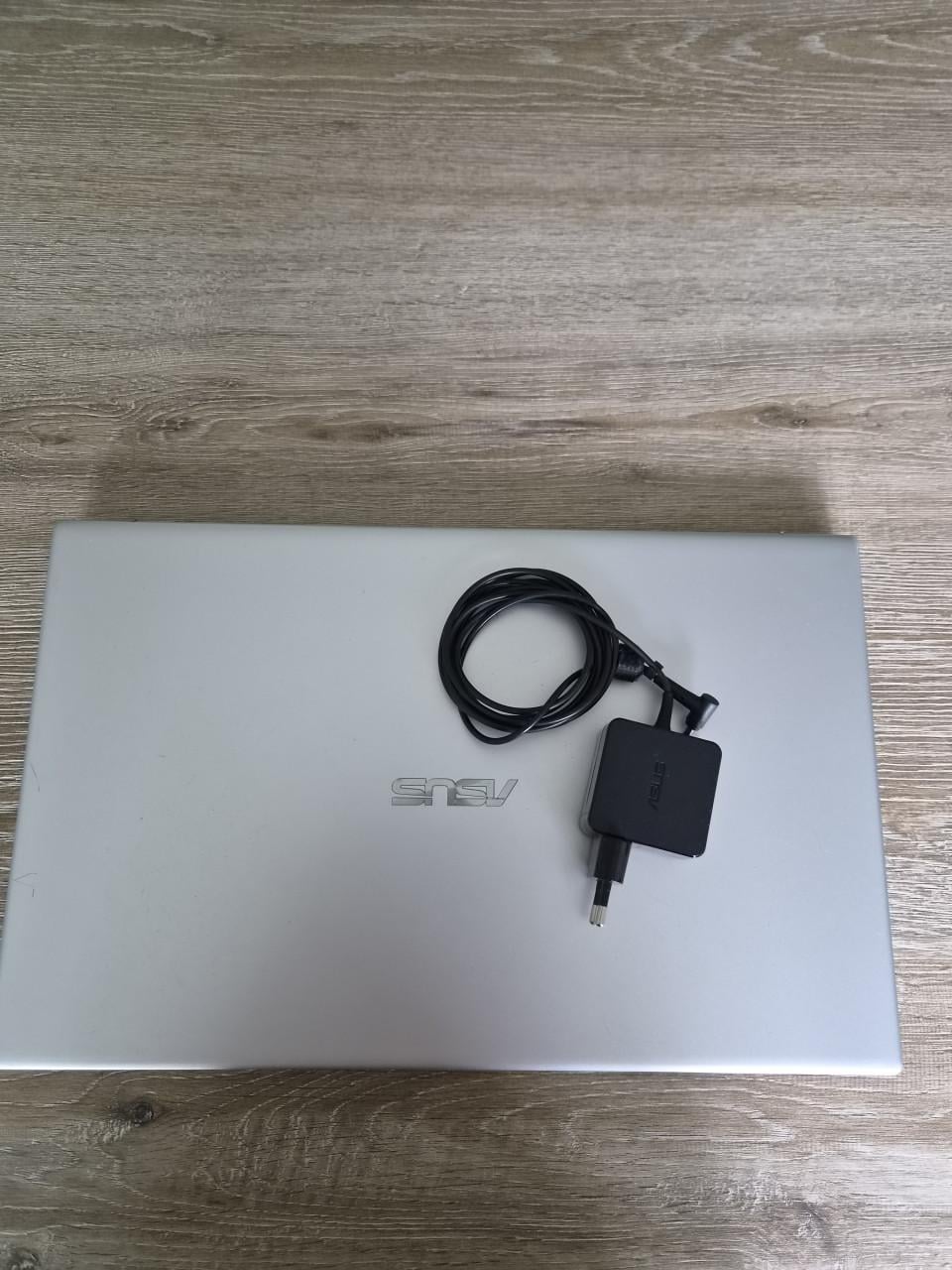 Asus laptop 17 inch FHD,