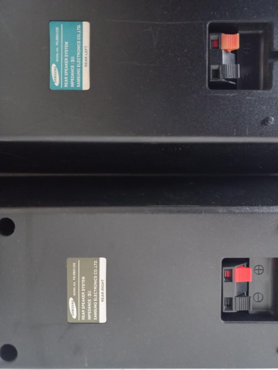 4 SAMSUNG speakers op voet