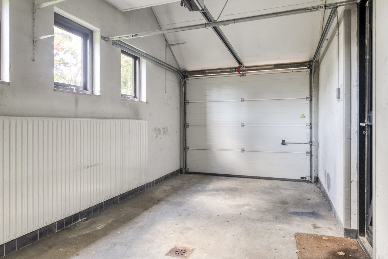 Mooi groenomzoomd vrijstaand huis met 4 slaapkamers en zeer grote badkamer