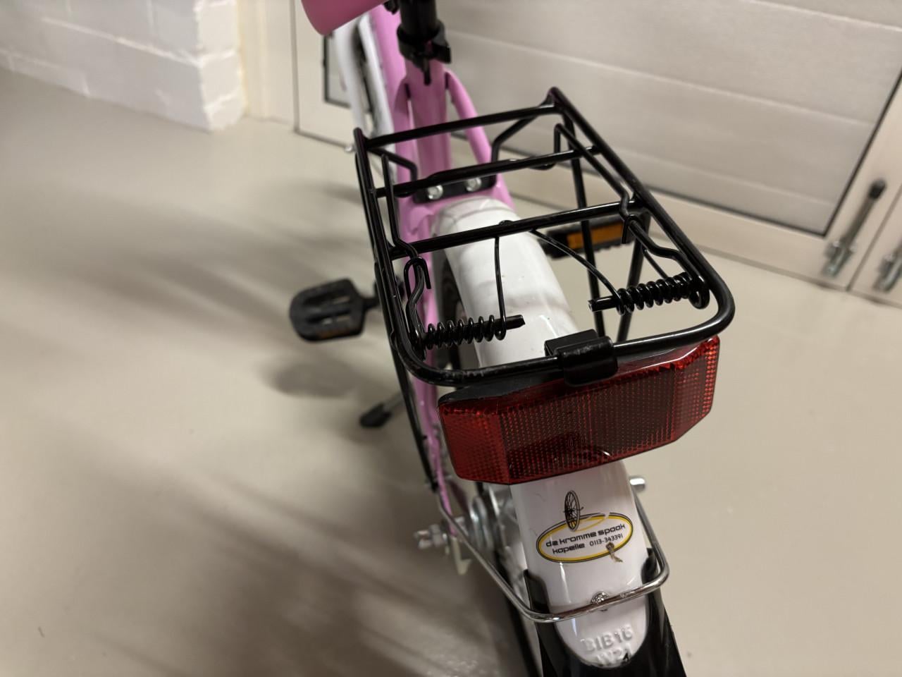 Mooie meisjesfiets 16 inch voor de leeftijd van 4-6 jaar.