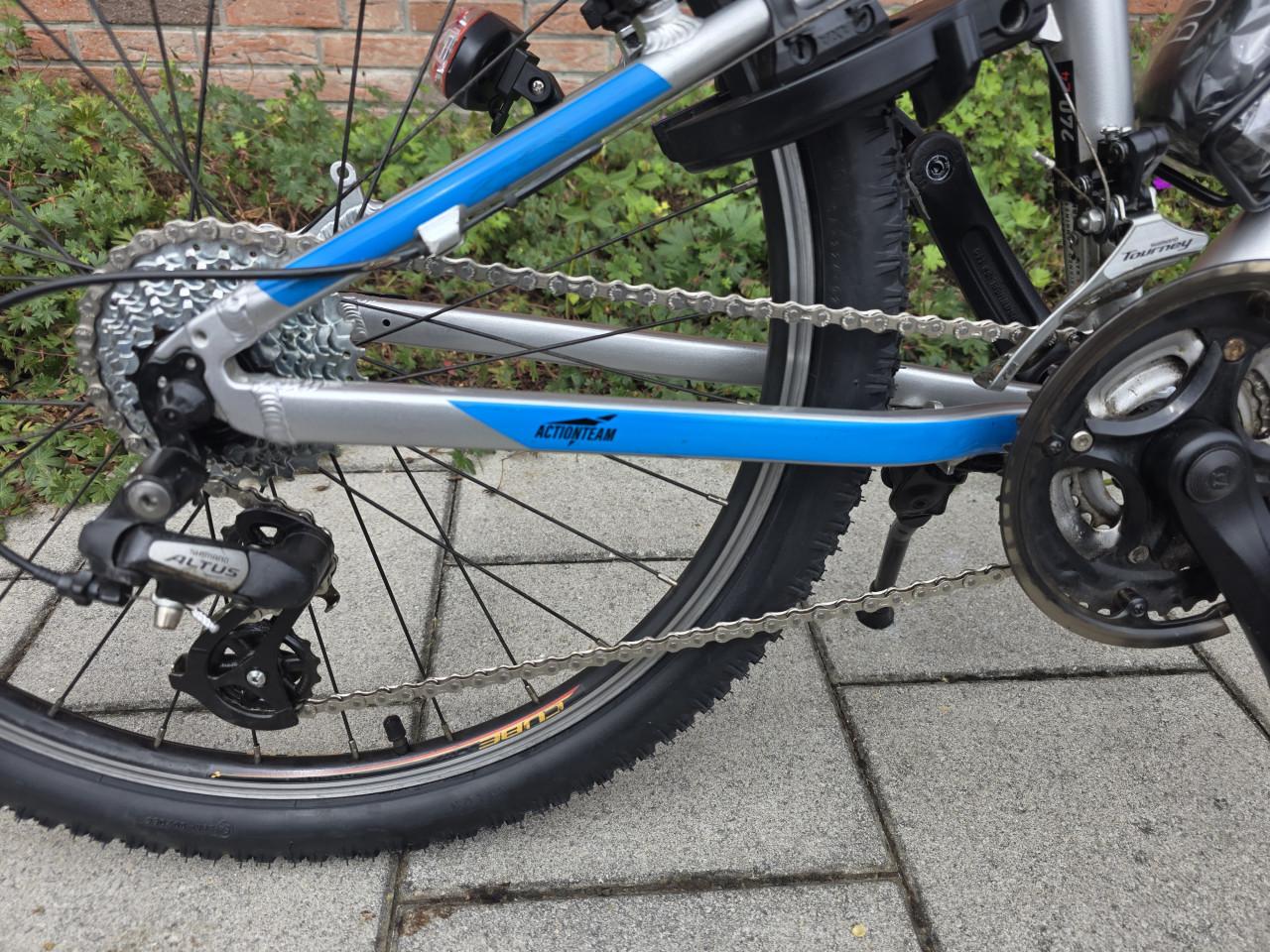 CUBE | ACID 240 | 24 INCH | FRAME 32 CM | 3X7 V | NETTE STAAT!