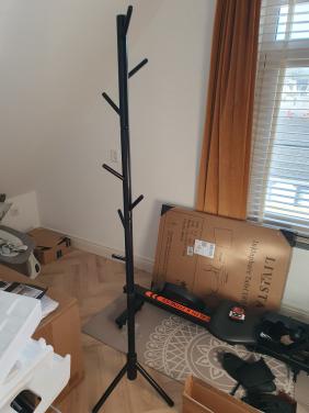 Kapstok staand zwart met 8 haken| 175 cm | zo goed als nieuw