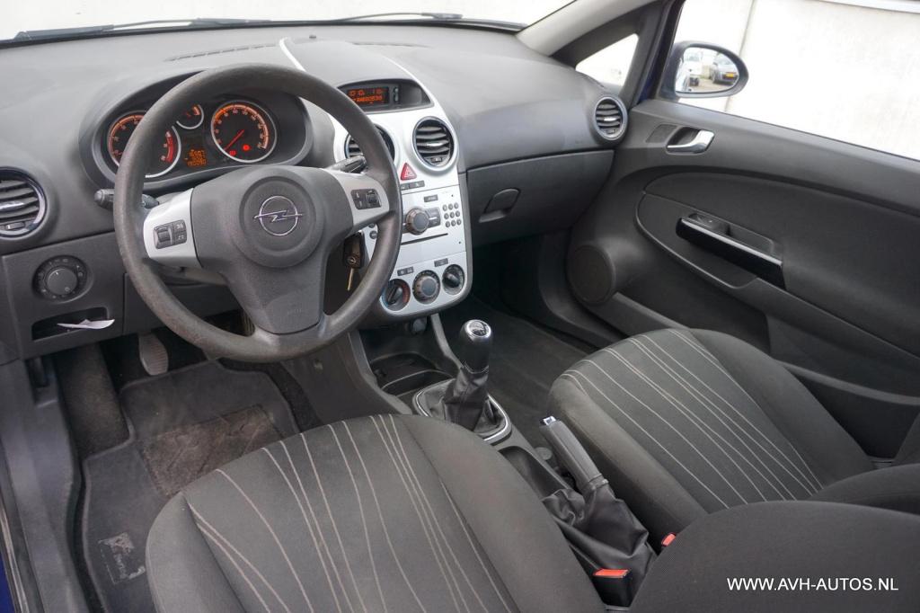 Opel Corsa 1.0-12v essentia