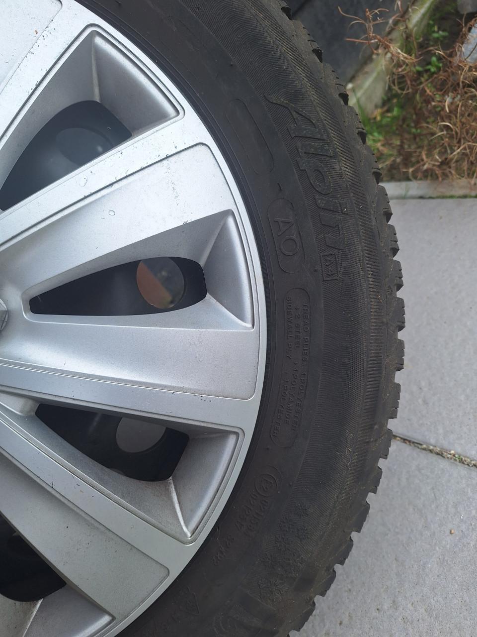 Compleet set winterbanden- Michelin Alpin A4 185 60 R15