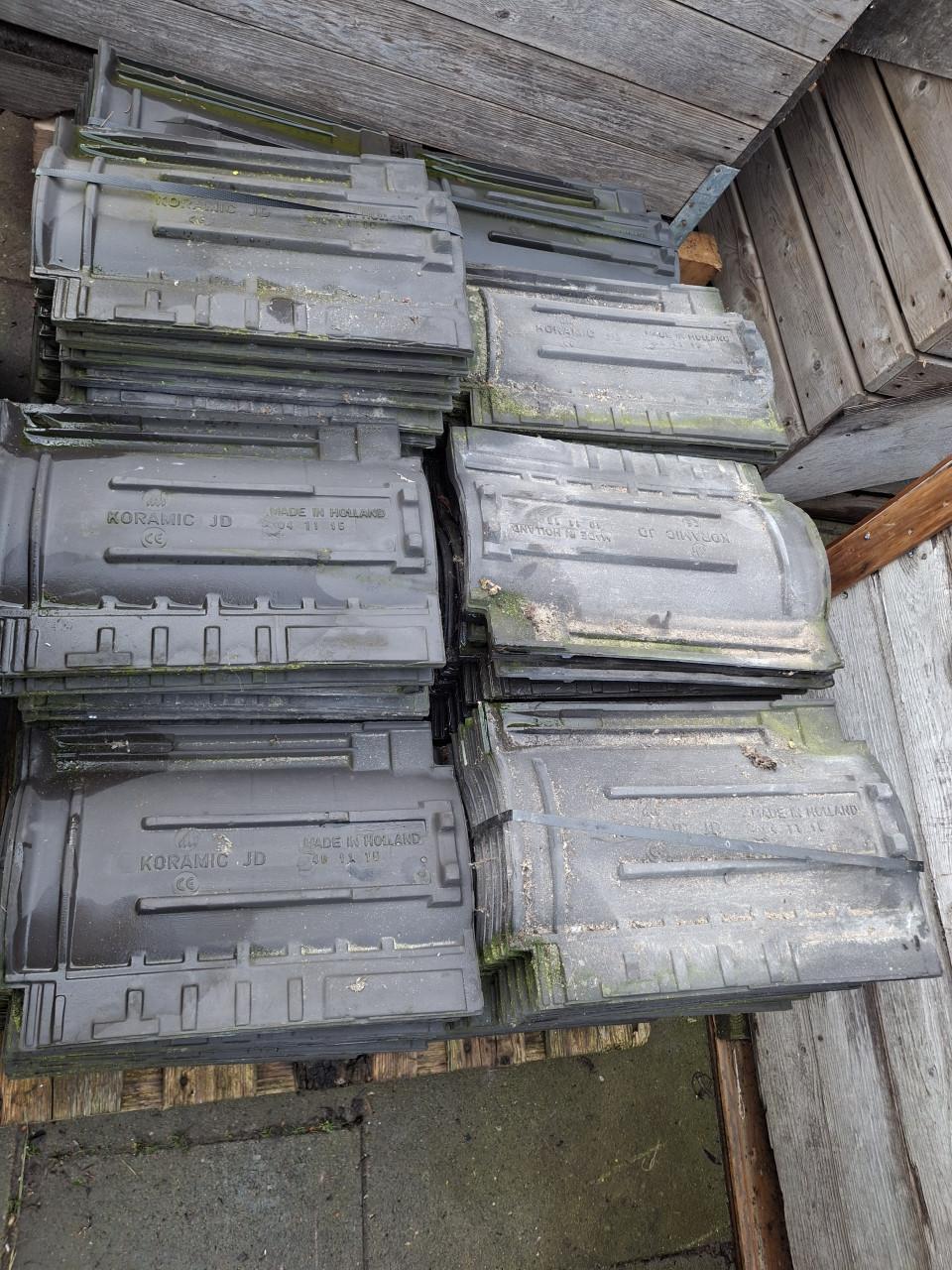 Blauwgesmoorde JD dakpannen