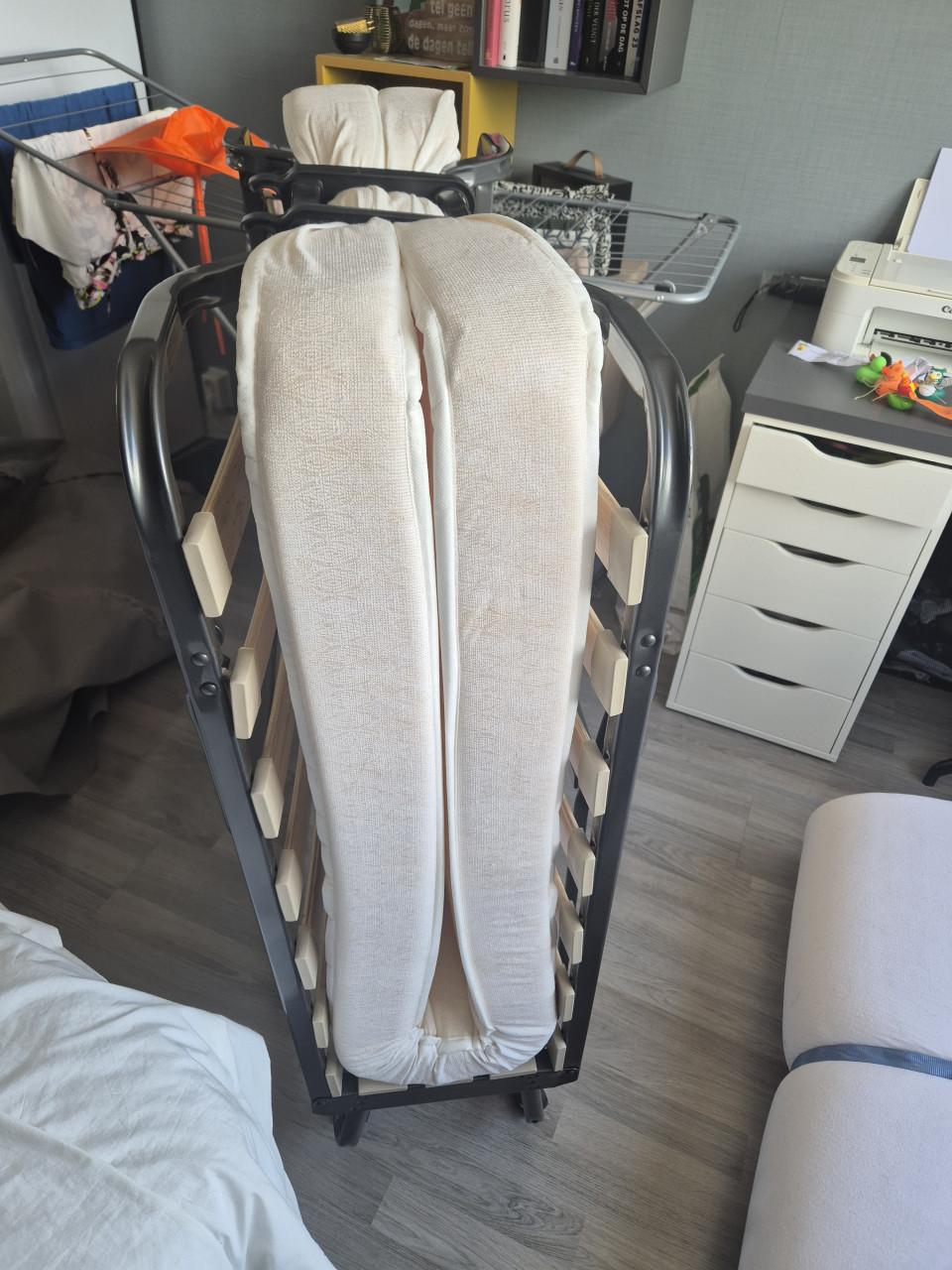 Opklapbaar logeerbed