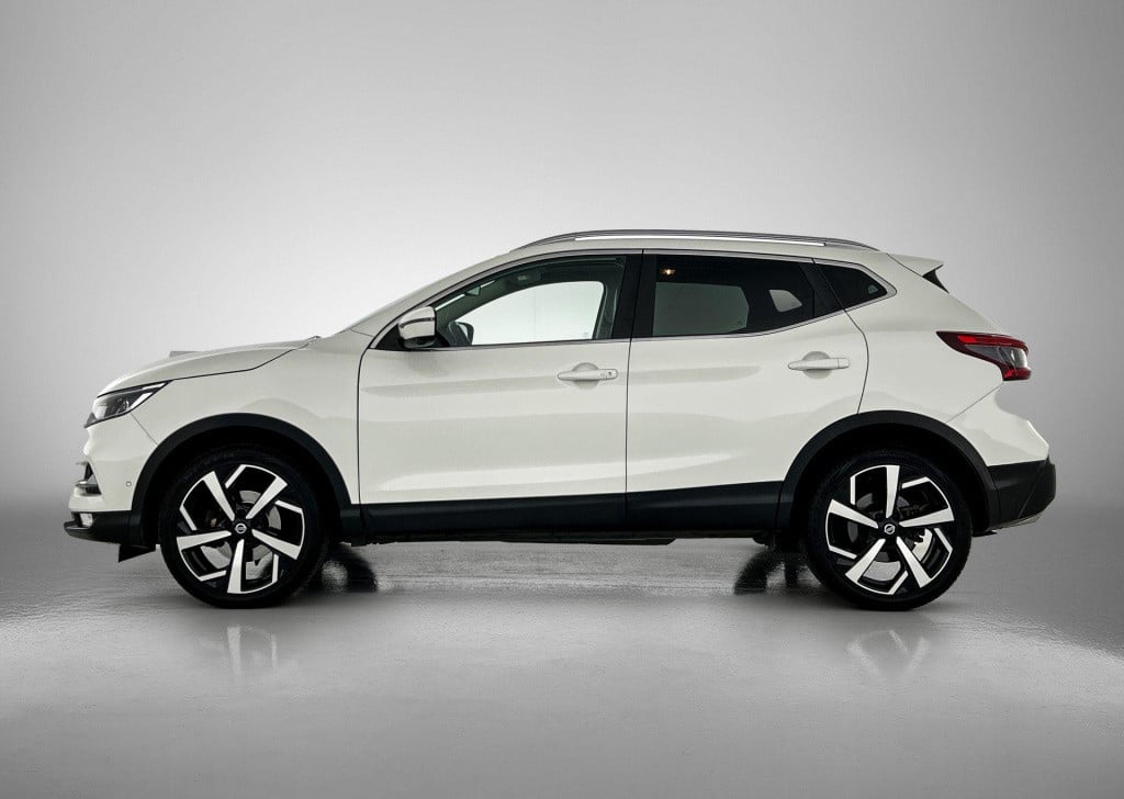 Nissan Qashqai 1.2 tekna | parkeer sensoren | lmv | panorama dak | navigati