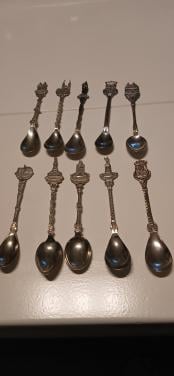 10 koffielepeltjes met steden erop