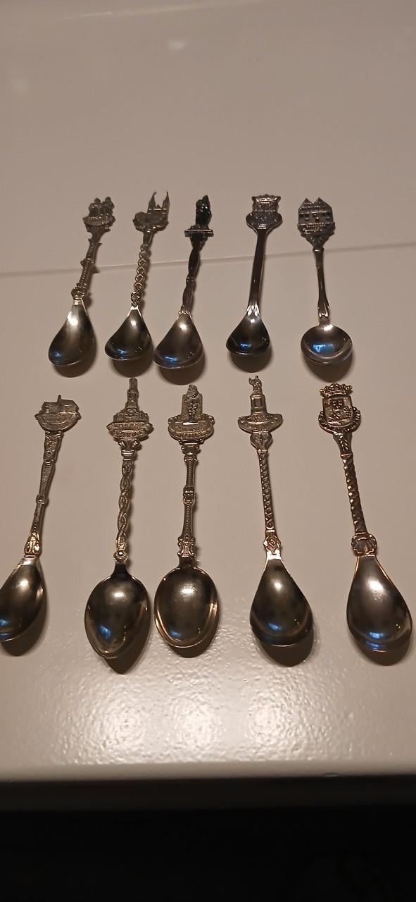 10 koffielepeltjes met steden erop