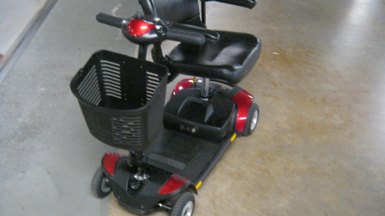 TE KOOP SCOOT MOBIEL GO GO TREVELLER ELITE IN 2 MIN UIT ELKAAR