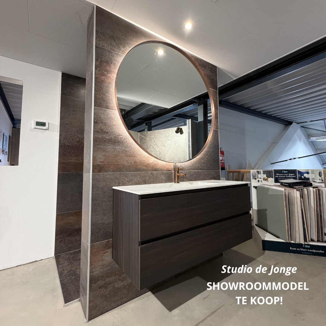 Showroom uitverkoop bij Studio de Jonge – Luxe badkamermeubel met spiegel