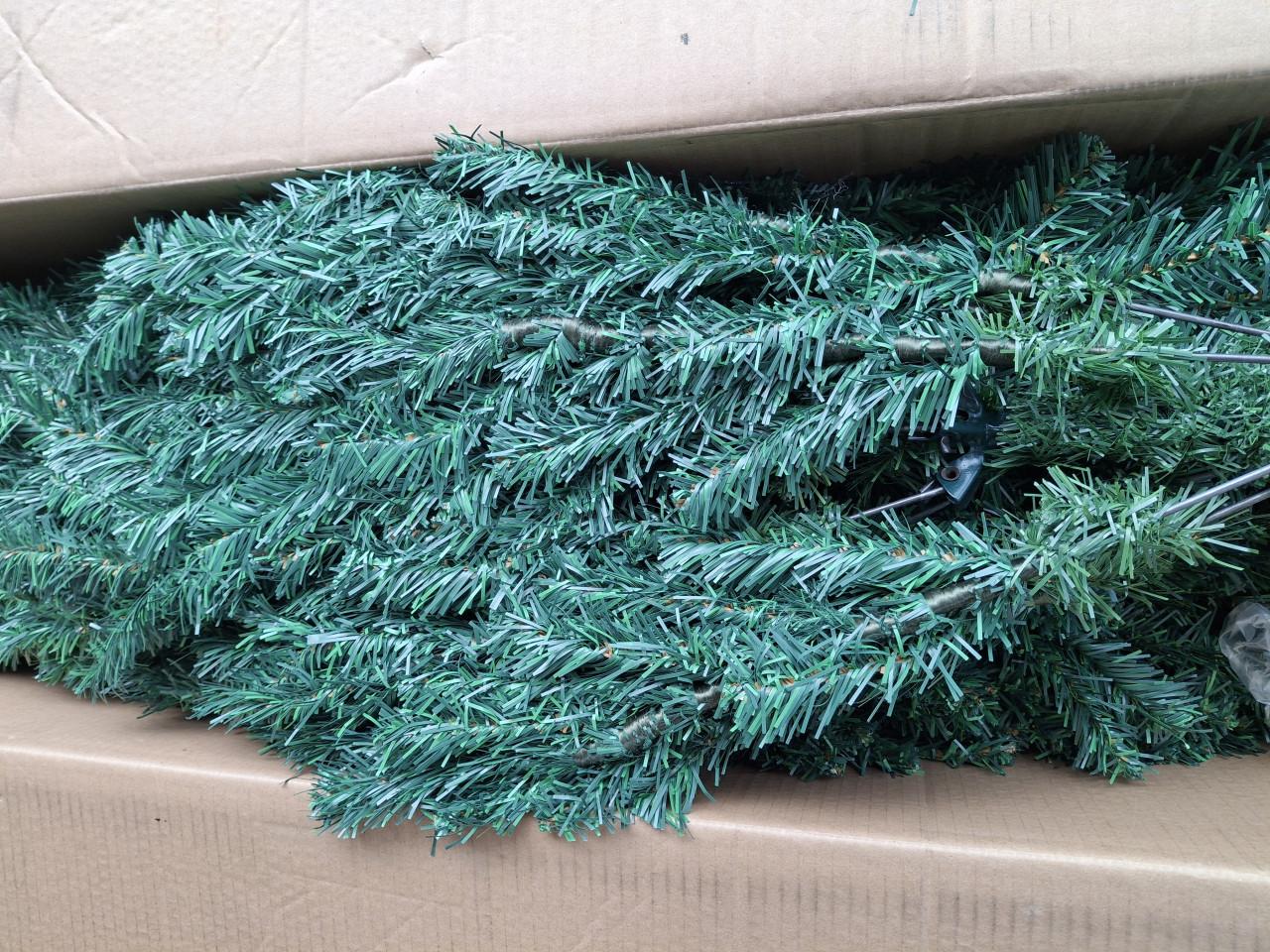 Grote kunstkerstboom