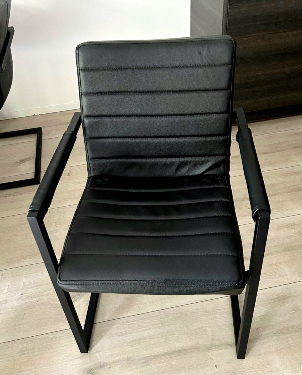 Zwart leren eetkamer stoelen