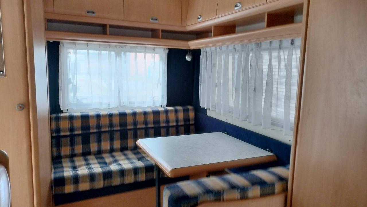 HOBBY 400 SB met voortent en luifel