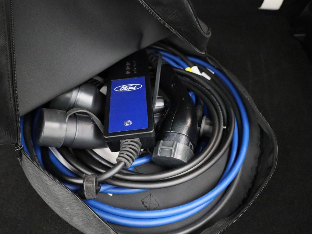 Ford Kuga 2.5 phev st-line aut. | winterpack | apple carplay | cruise | cli