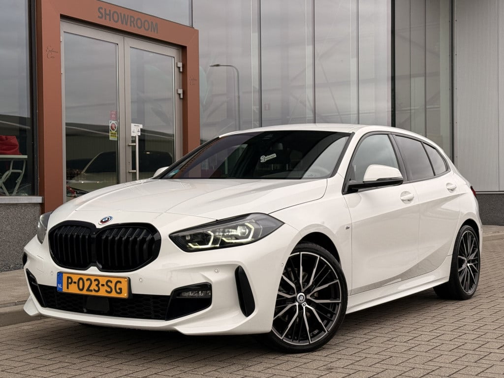 BMW 1 Serie 118i executive m-sport | stoelverwarming | led | stuurverwarmin
