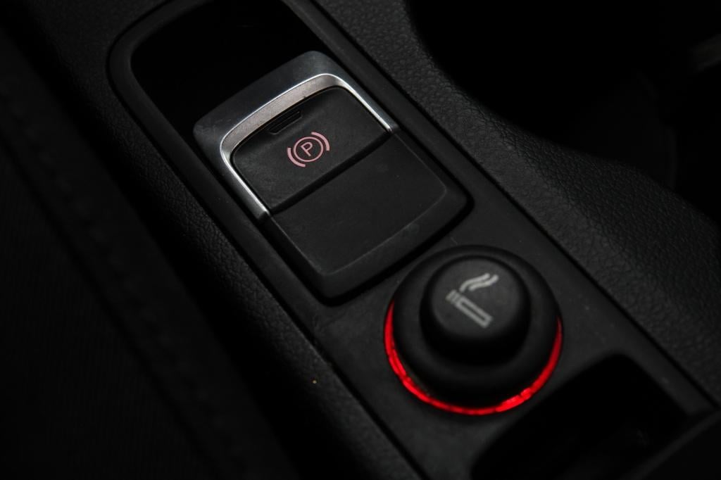 Audi Q3 1.4 tfsi | pano | stoelverw. | cruise | trekhaak |