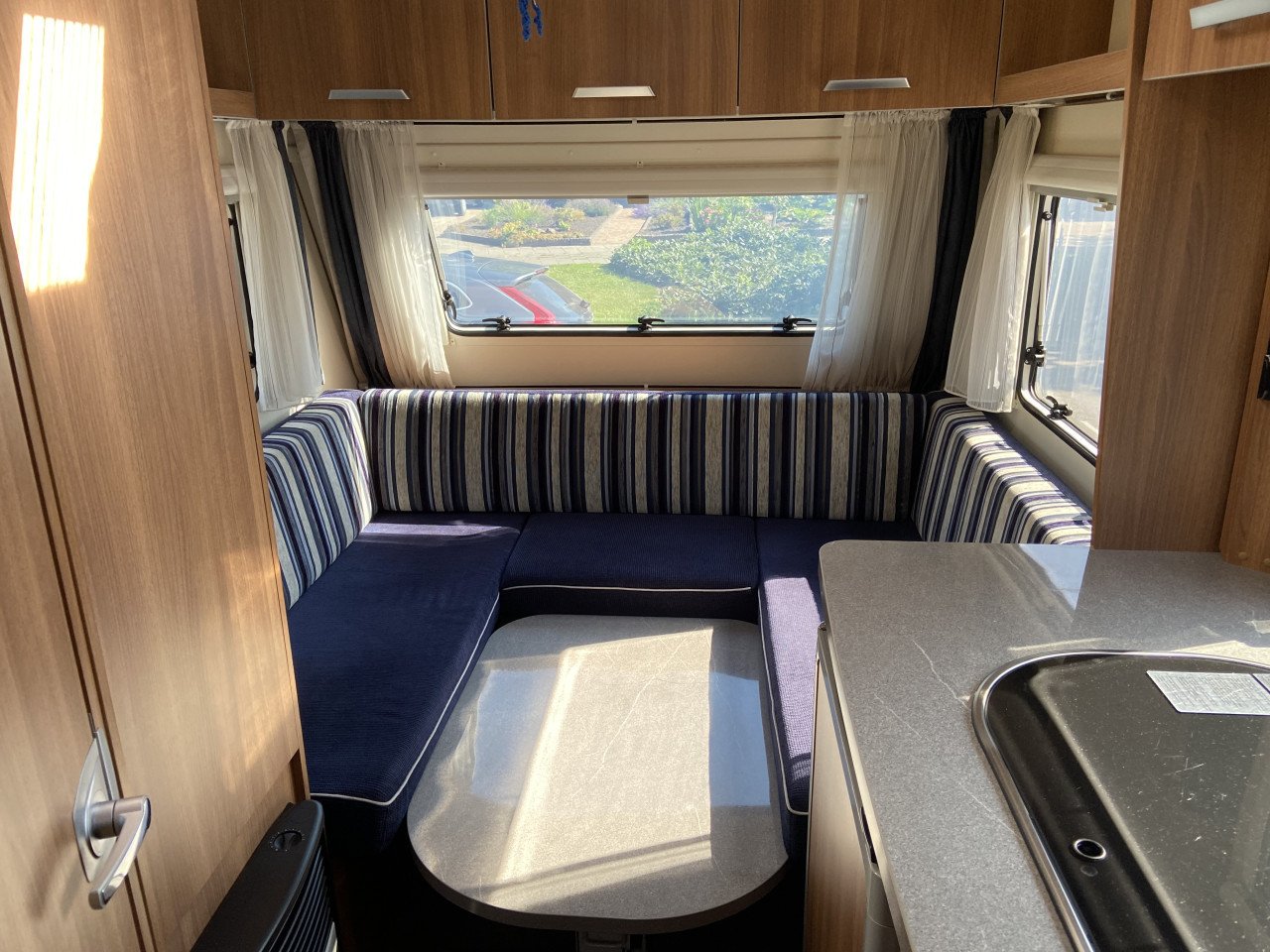 Dethleffs 410TK Caravan | stapelbed  | voortent + zakluifeltent