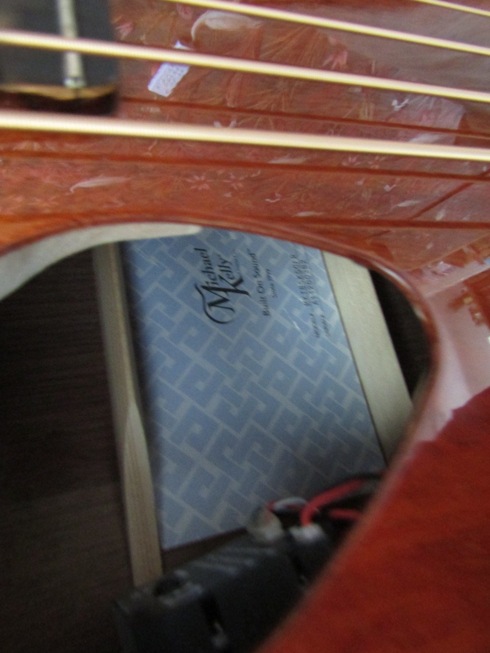 Semi akoestische basgitaar michael kelly travel