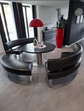 Design eettafel met ronde banken