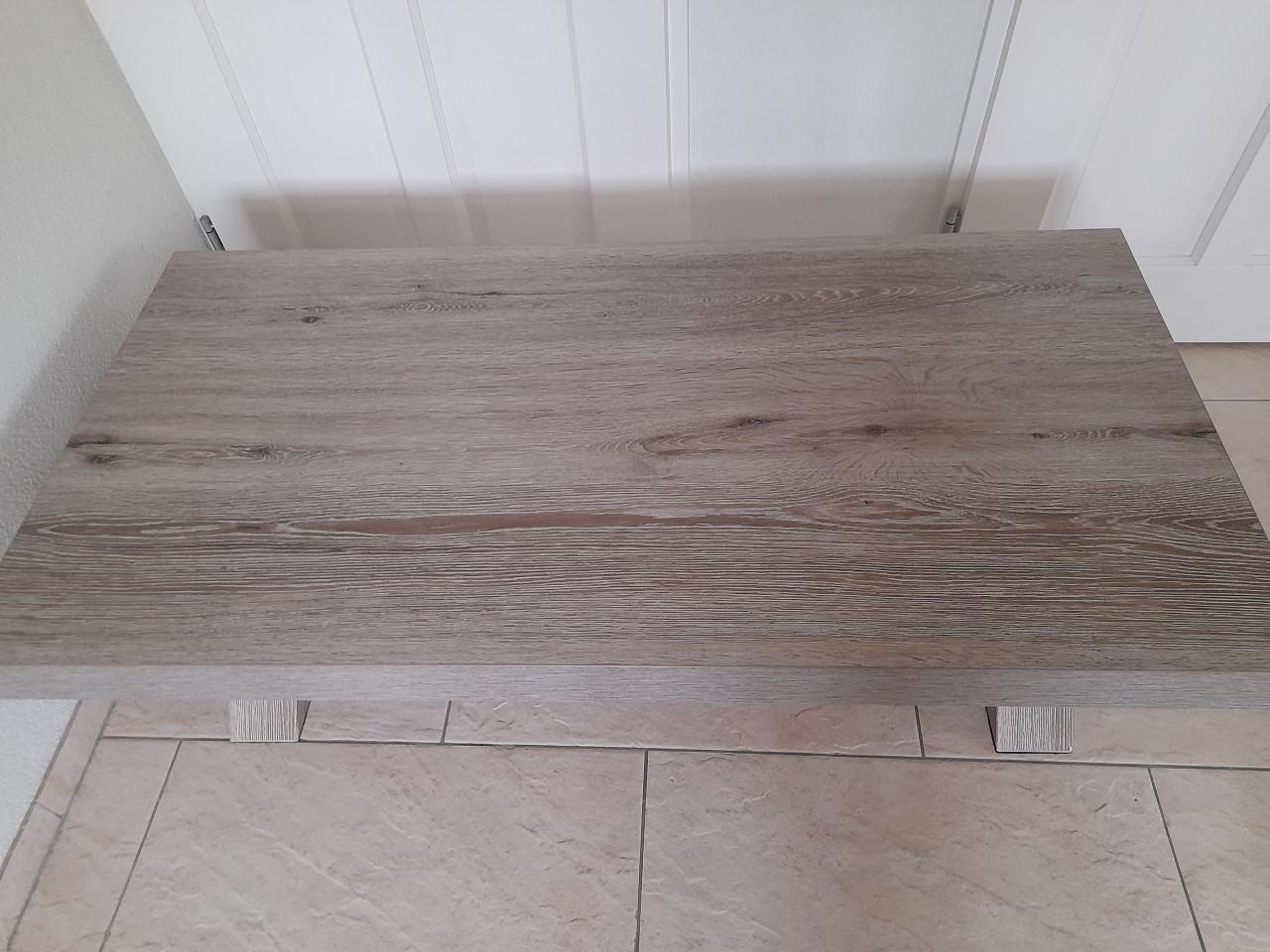 Prachtige salon tafel 68 x 135 x 44H (z.g.a.n.)  Materiaal : Melamine