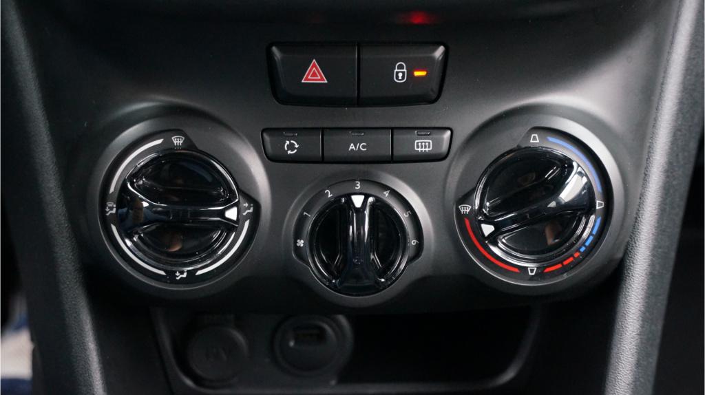 Peugeot 208 1.2 puretech signature rijklaar incl garantie