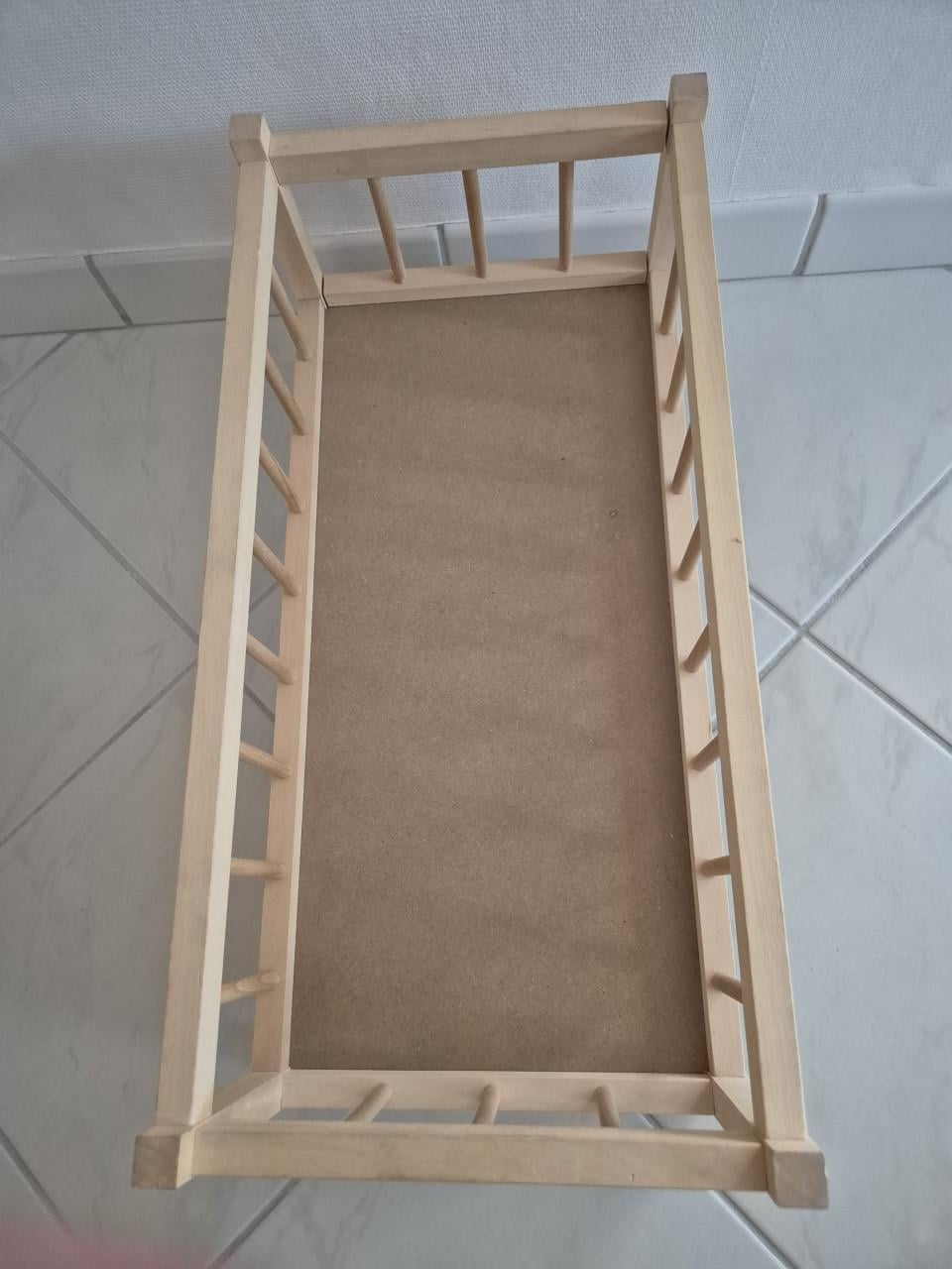 Houten poppenledikantje