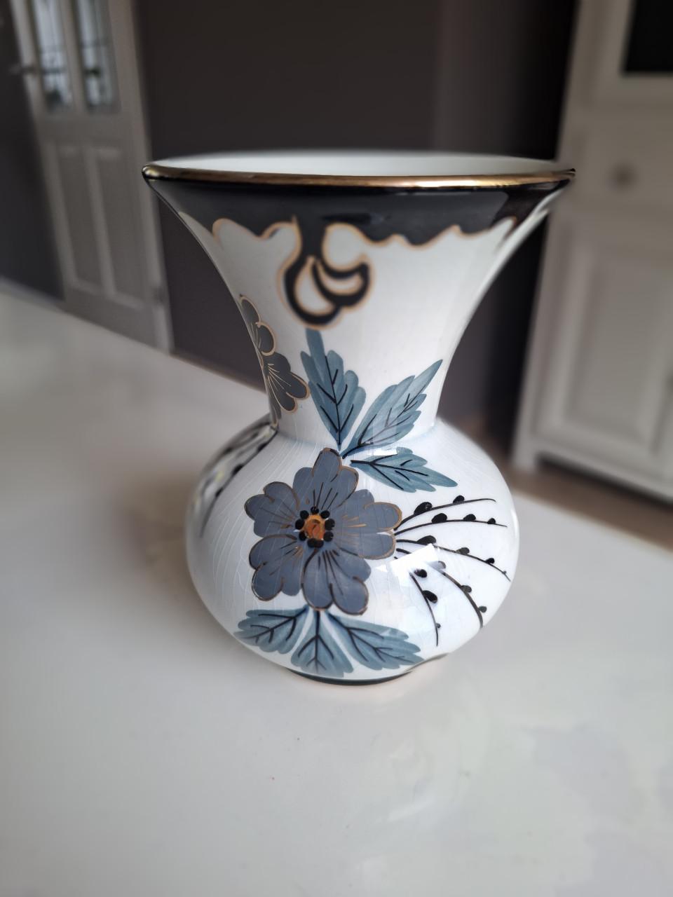 Prachtig vaasje van Flora Gouda Plateel!