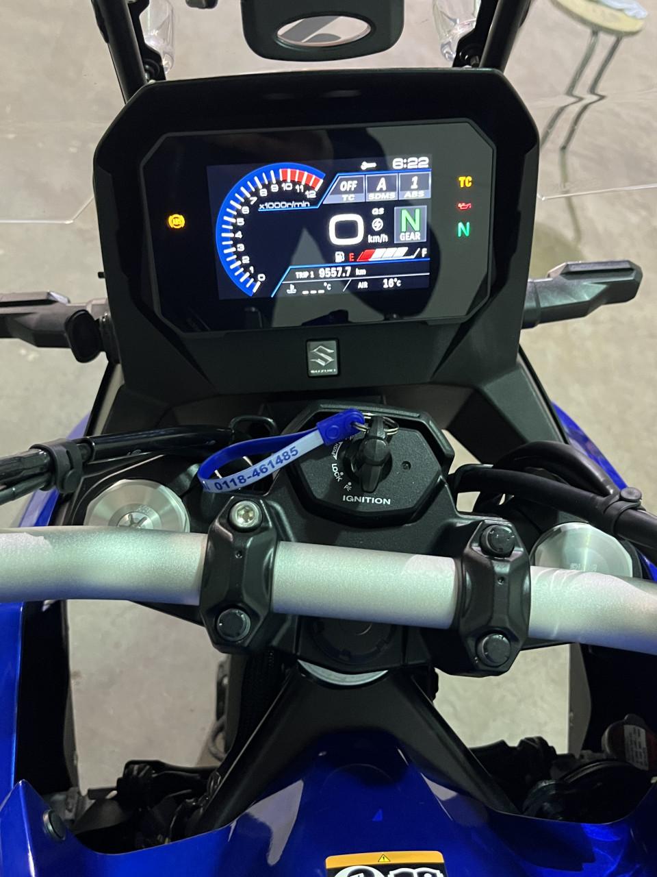 Suzuki v Strom 800 2024