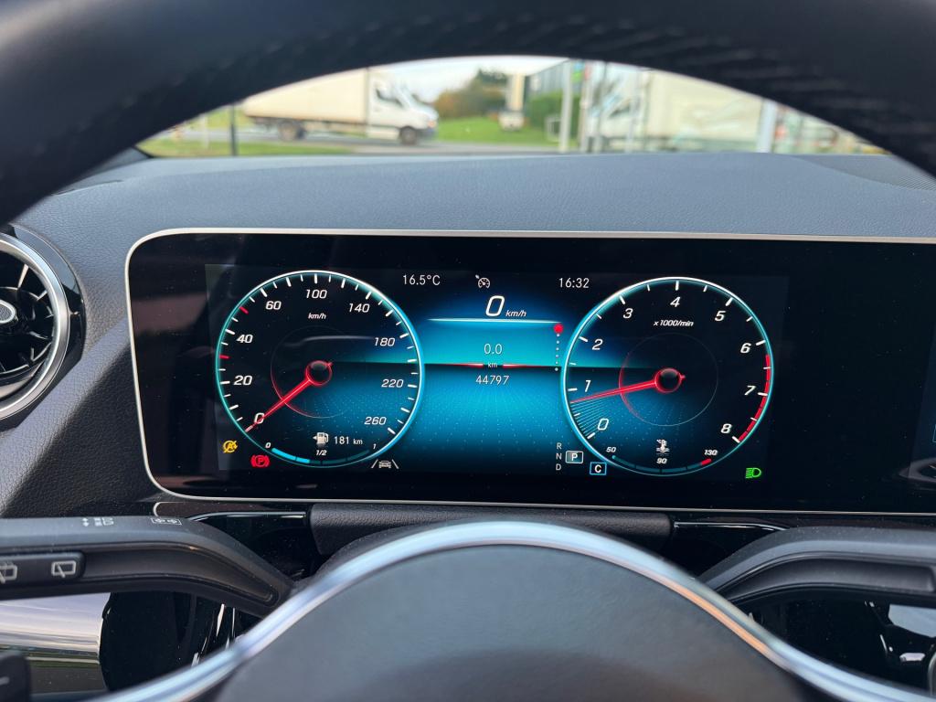 Mercedes-Benz B-Klasse 220 progressive automaat , trekhaak , panoramaschuif