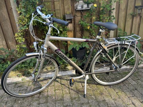 Herenfiets Giant Custom Dual Drive versnellingen. Veel nieuwe onderdelen.