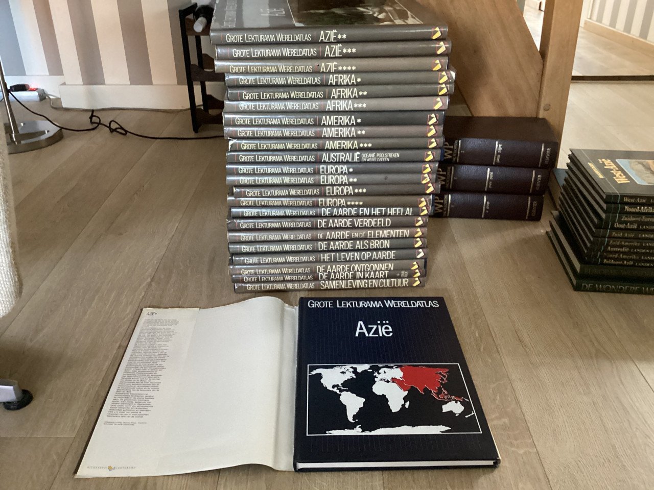 Grote lecturama wereld atlas 23 delig