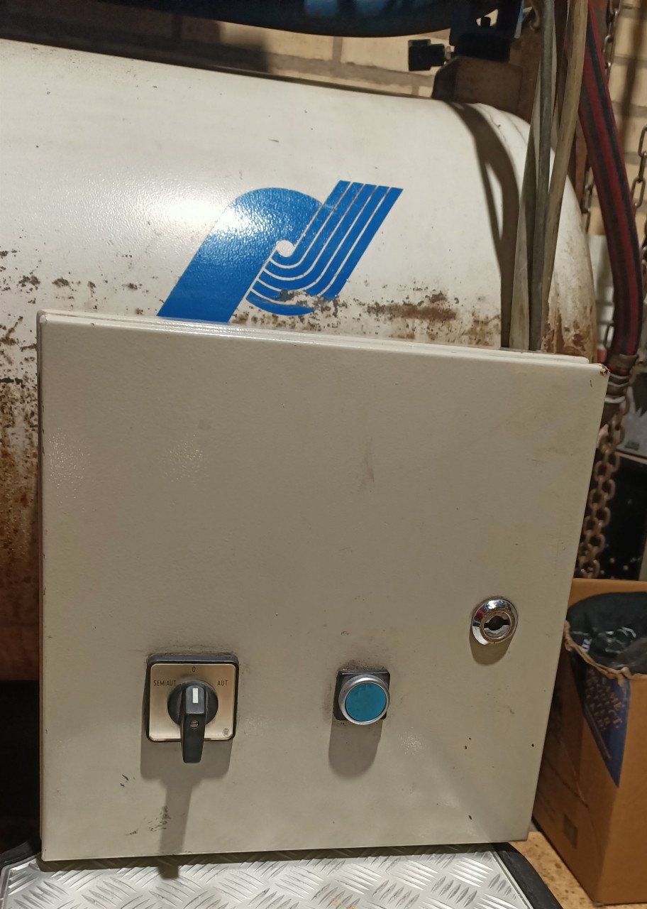 Compressor GRASSAIR 3 cilinder 7,5kw/10pk 235 liter tank