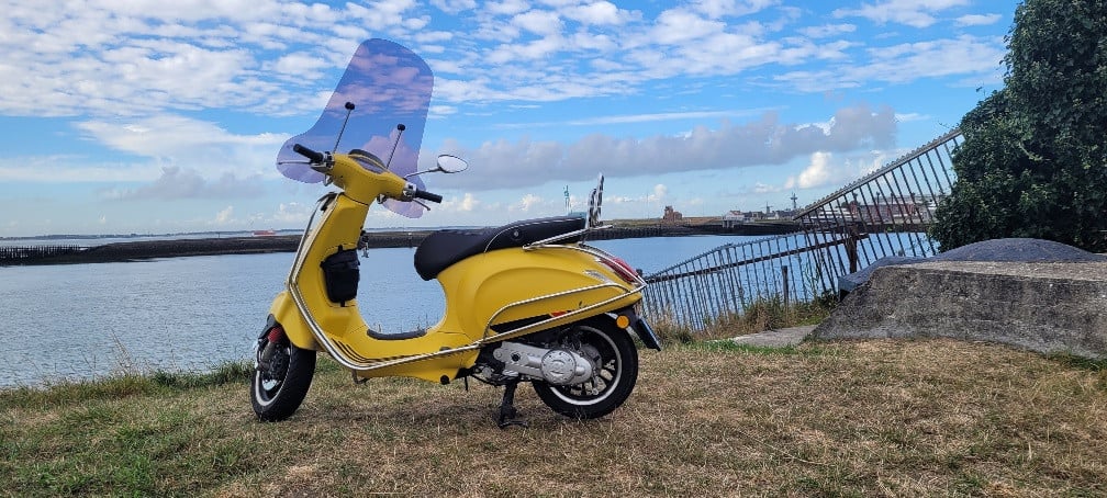 Gele Vespa Sprint
