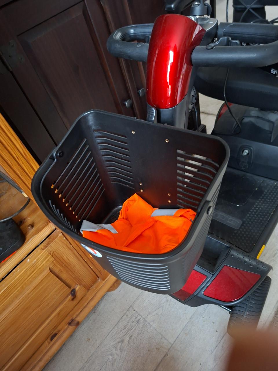 Scootmobiel in klapbaar ken in ierde auto