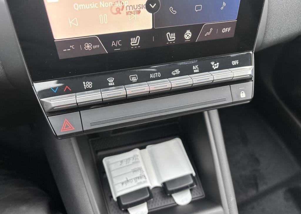 Renault Captur 1.8 e-tech full hybrid 160 techno two-tone kleurstelling / p