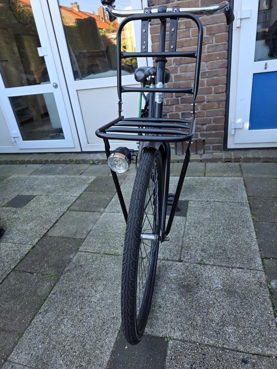 Dames fiets 28 inch-Nieuw voordrager- Nieuw slot-Fr.maat 54cm