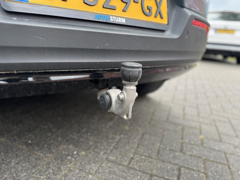 Volvo XC40 recharge p8 awd r-design 408pk | trekhaak uitklapbaar | navigati