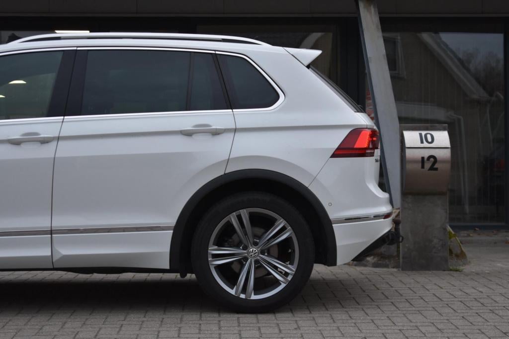 Volkswagen Tiguan 1.5 tsi act r-line | trekhaak | camera | dealer onderhoud