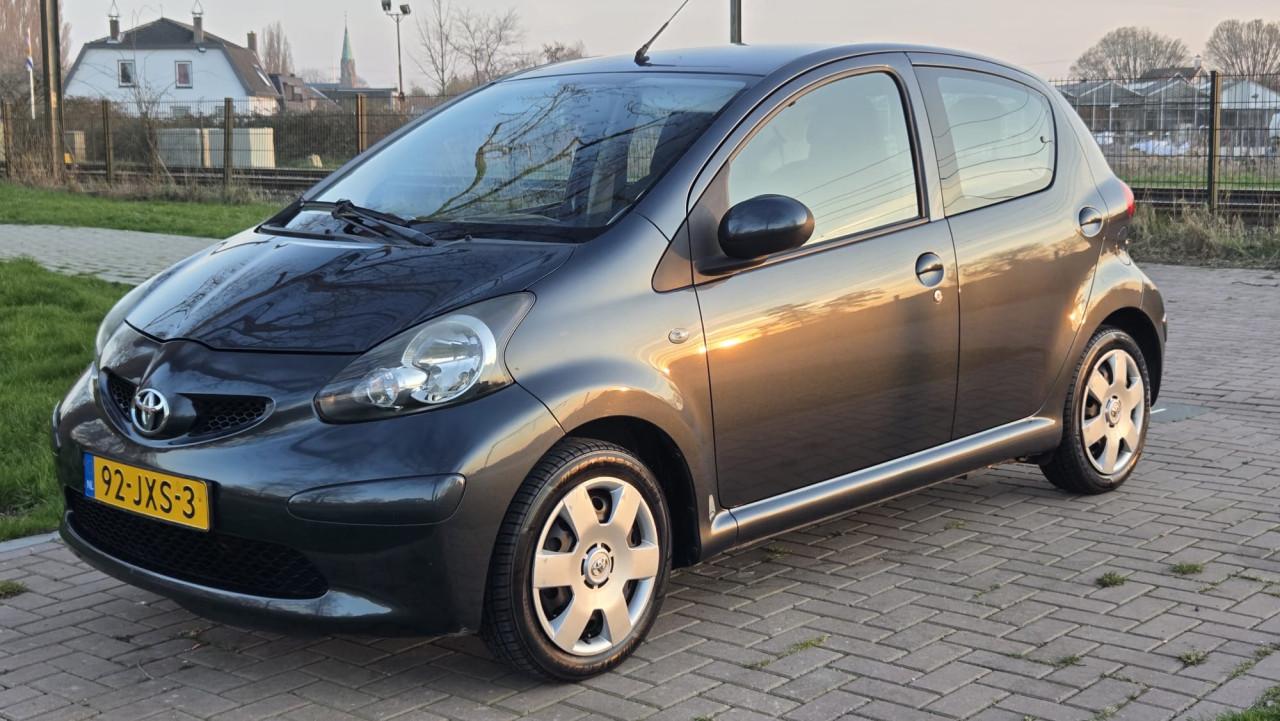 Aygo 5 Deurs | Dealeronderhouden | In zeer nette staat |