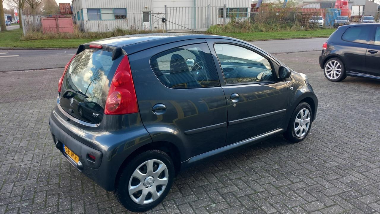 Peugeot 107 1.0 12v Sublime 5drs bj:2009 airco leer 55.000km Nieuwstaat !!