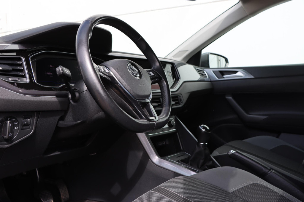 Volkswagen Polo 1.0 tsi highline
