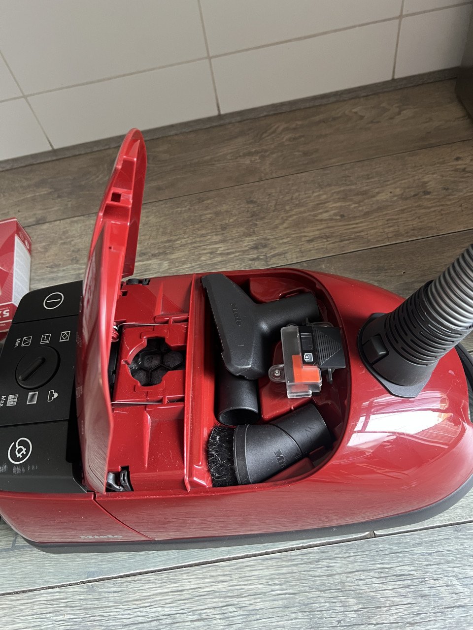 Miele Stofzuiger 1800W nauwelijks gebruikt nieuwprijs €250,-