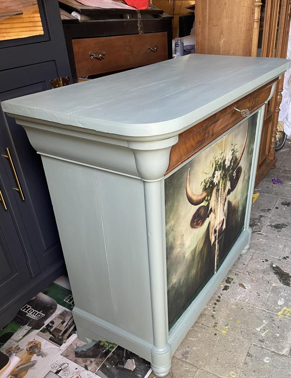 Uniek Kastje met koe “Bessie”